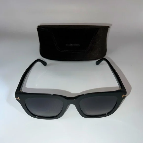 Tom Ford Sari TF 01D Polarized Sunglasses Buy Sunglasses Tom Ford FT 0690 -F Sari 01D Shiny Black  main image 4